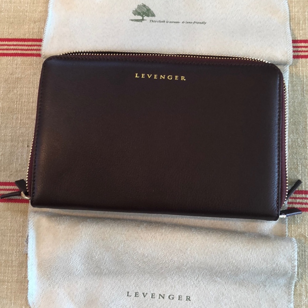 Levenger clutch wallet